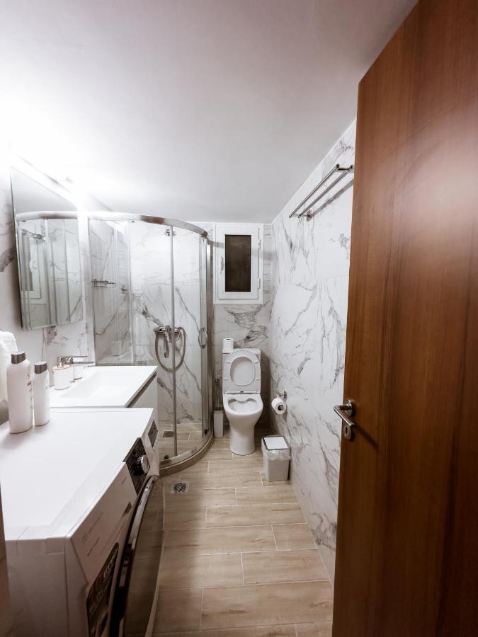 Metro Chic Haven: Modernized Urban Studio Near The Tram Aten Exteriör bild