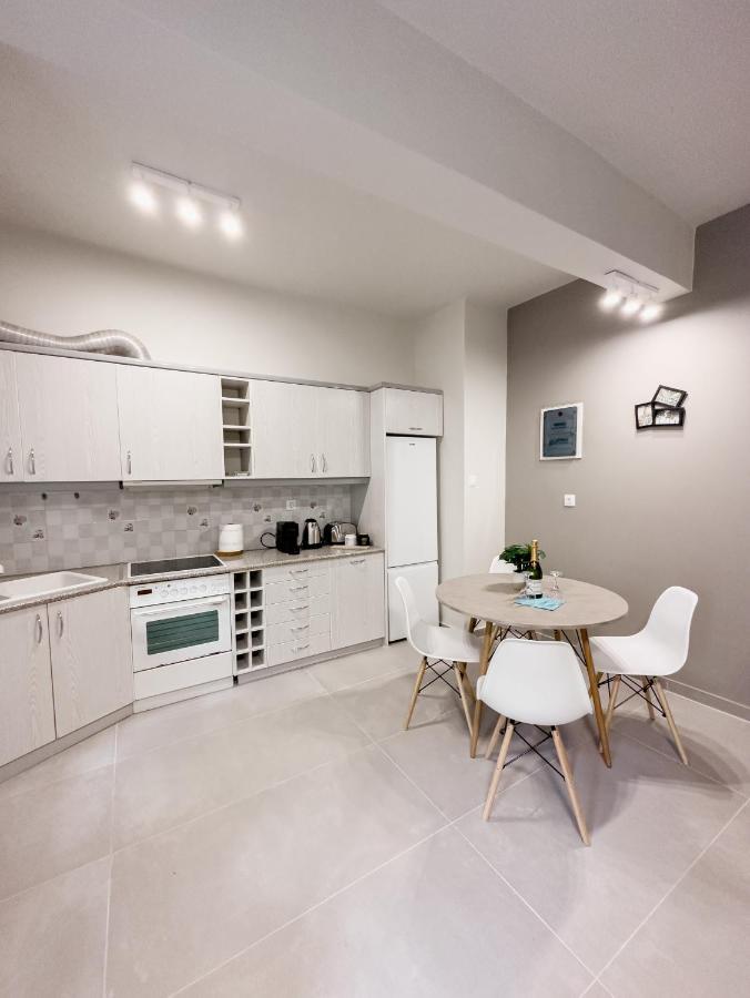 Metro Chic Haven: Modernized Urban Studio Near The Tram Aten Exteriör bild