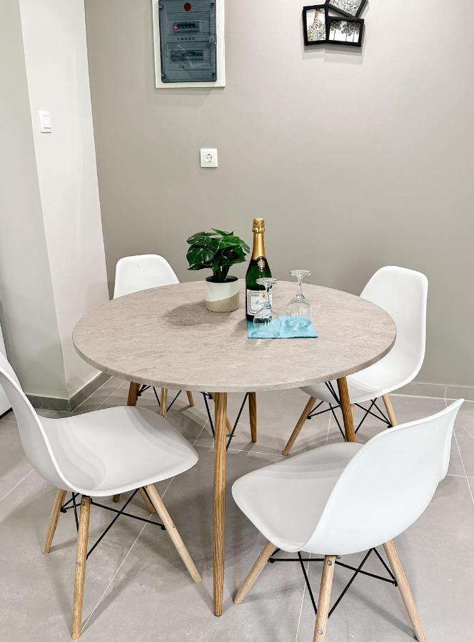 Metro Chic Haven: Modernized Urban Studio Near The Tram Aten Exteriör bild