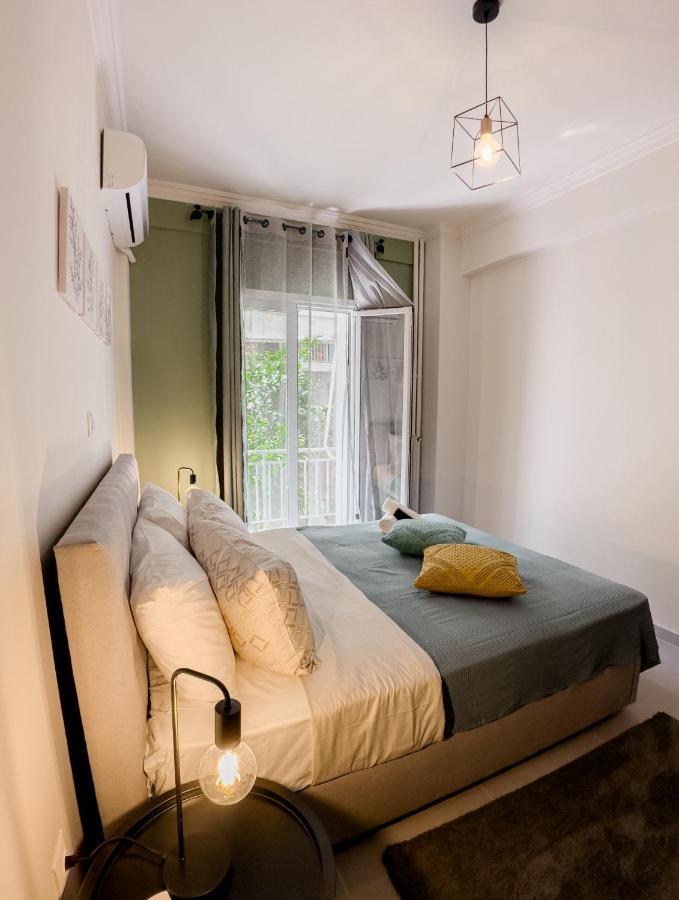 Metro Chic Haven: Modernized Urban Studio Near The Tram Aten Exteriör bild
