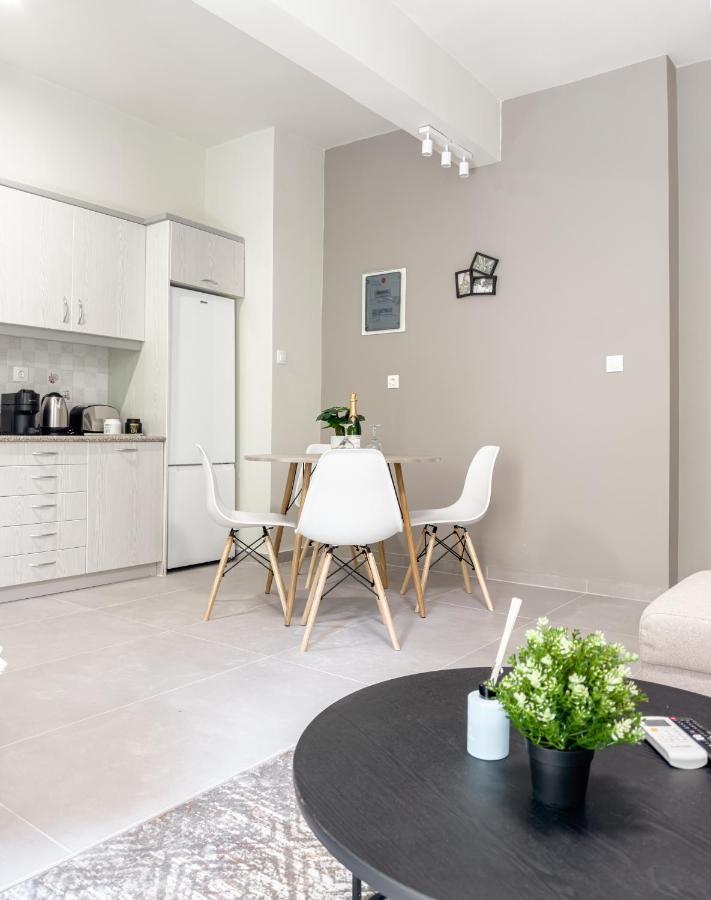 Metro Chic Haven: Modernized Urban Studio Near The Tram Aten Exteriör bild