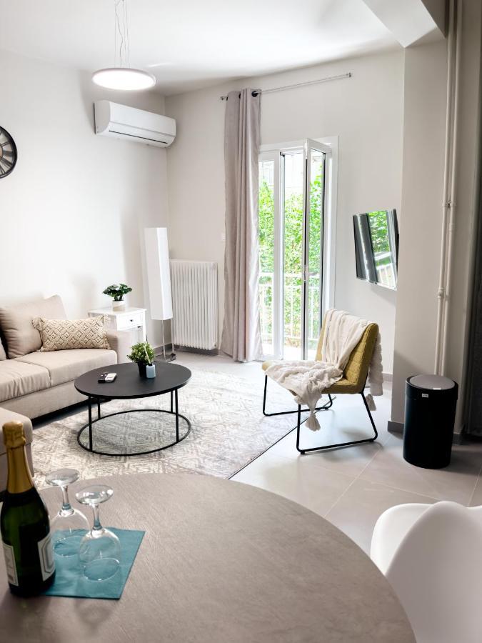 Metro Chic Haven: Modernized Urban Studio Near The Tram Aten Exteriör bild